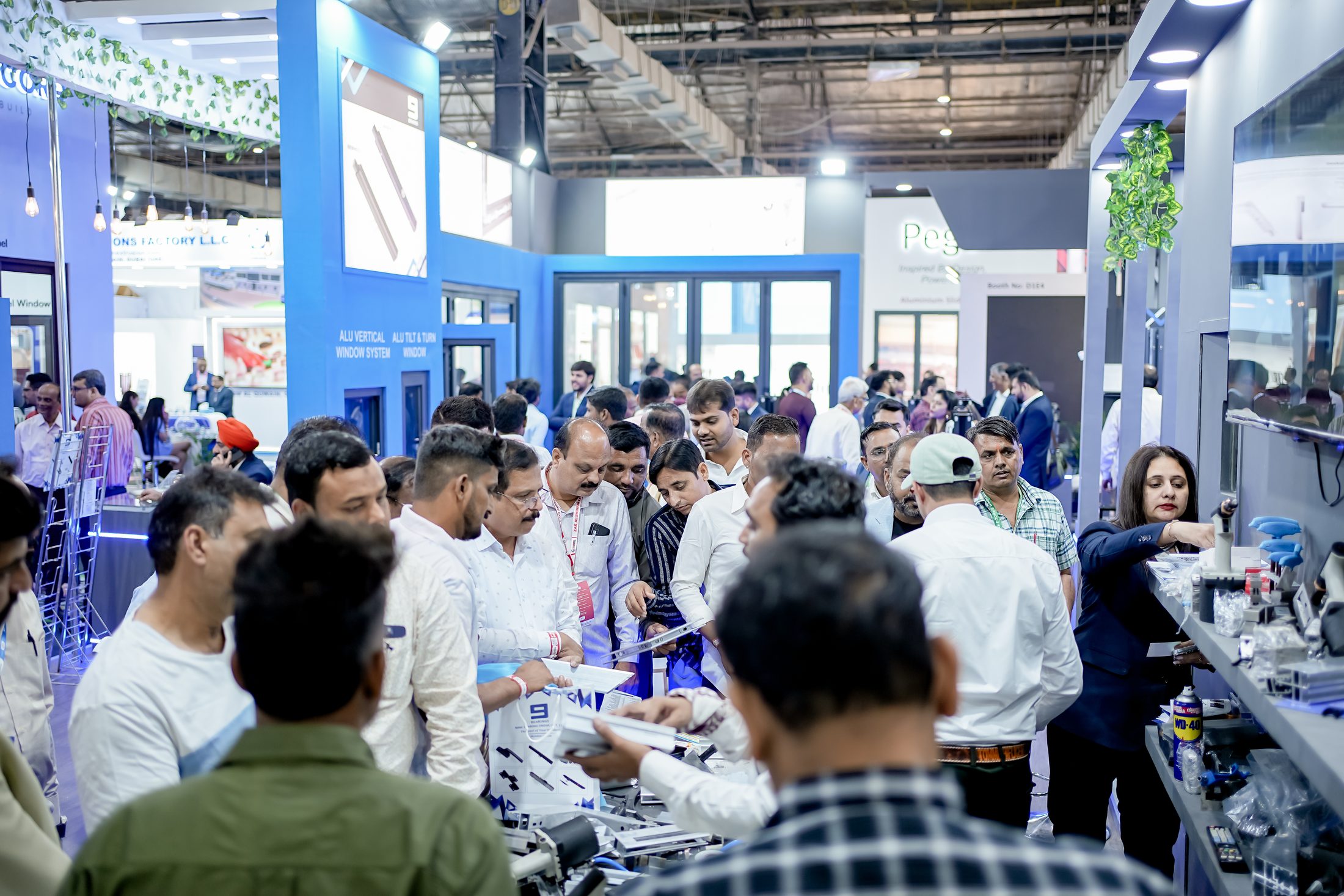 Visitors at Zak Glass Technology Expo